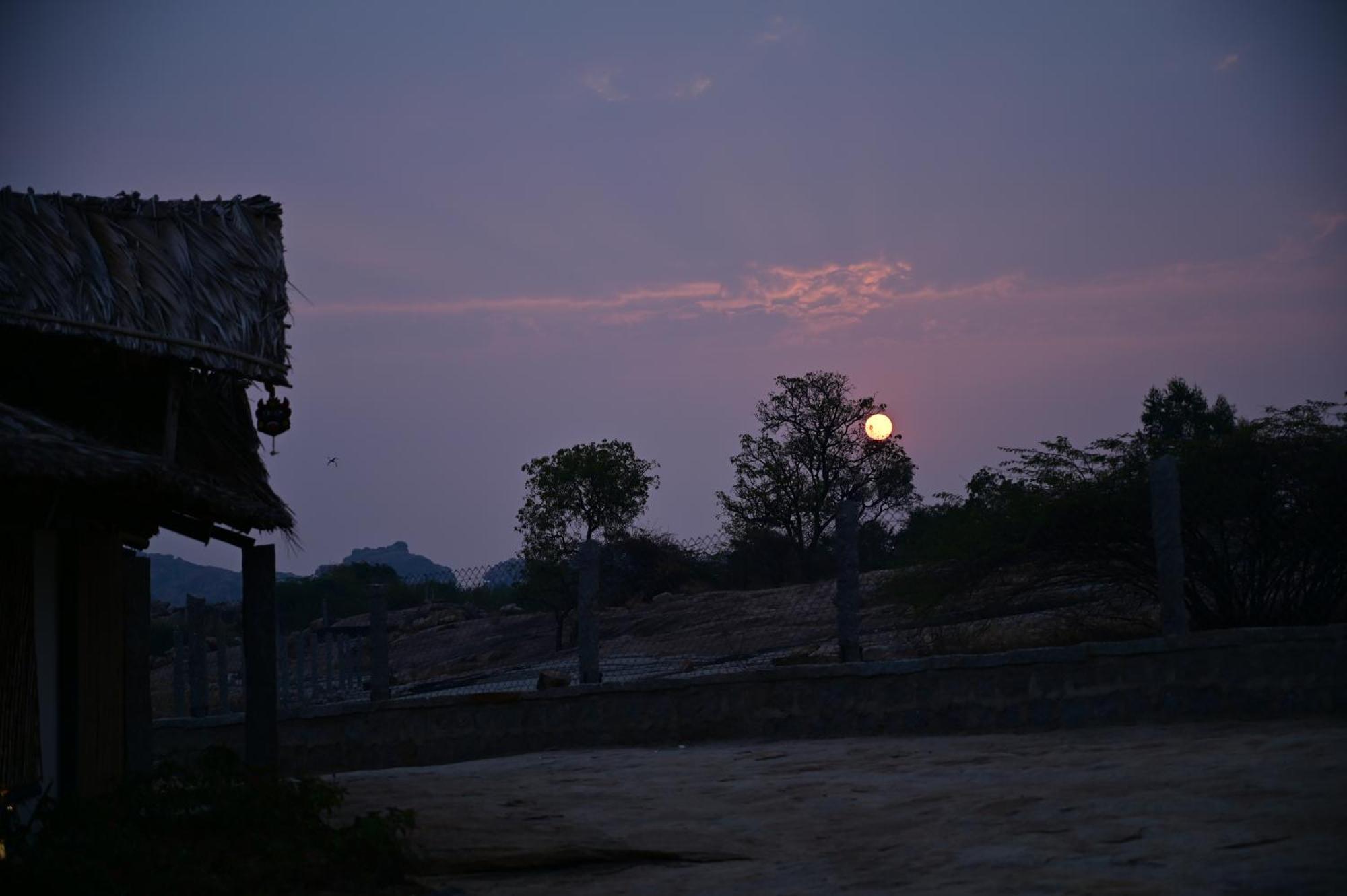 Hotel The Hampi Cafe Exterior foto